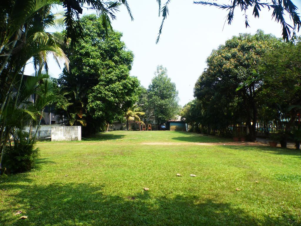 Hotel Highway Garden Kochi Eksteriør bilde